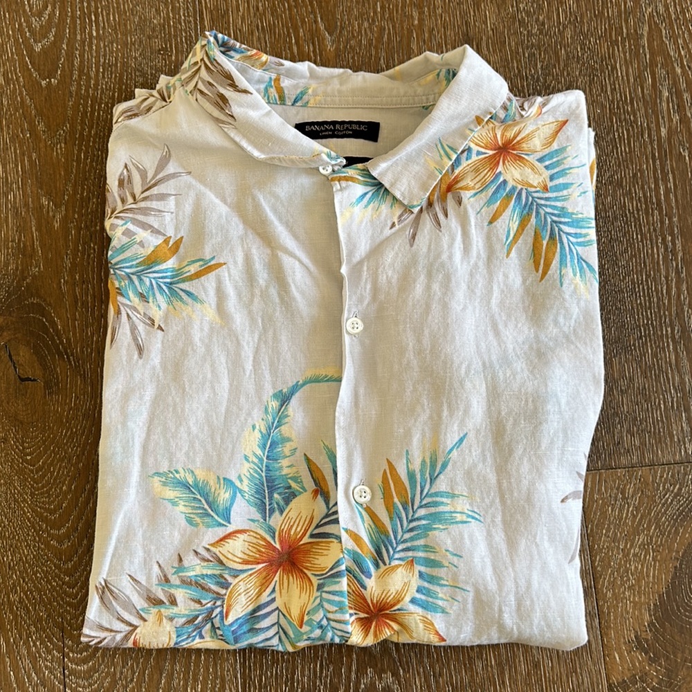 NWOT Banana Republic Linen Button Down